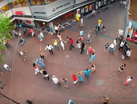 Rueda Flash mob Esencia Hilversum